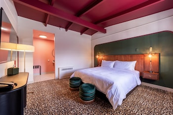 Standard Room, 1 King Bed, Non Smoking