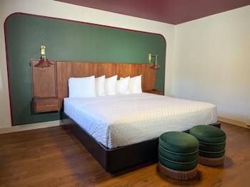 Standard Room, 1 King Bed, Non Smoking