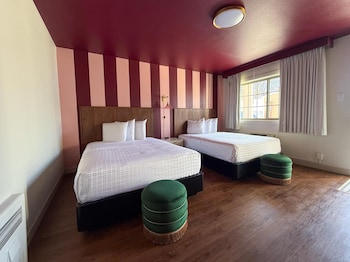 Standard Room, 2 Double Beds, Non Smoking