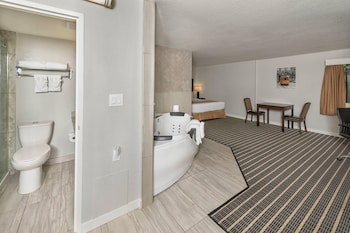 Suite, 1 King Bed, Non Smoking, Hot Tub