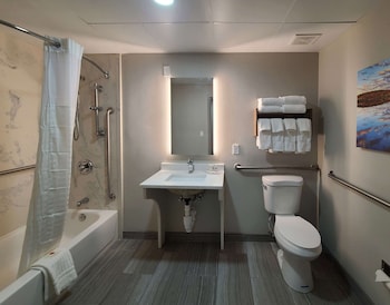 Room, 2 Queen Beds, Accessible, Non Smoking (Accessible Tub)