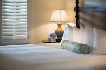 Room, 1 King Bed (Essential Interior)