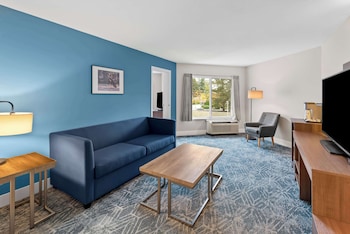 Family Suite, 1 King Bed, Non Smoking (Living Room;with Sofabed)