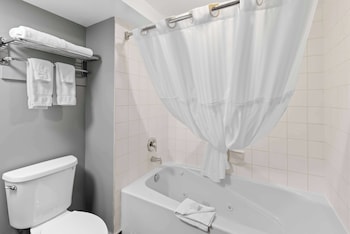 Executive Suite, 1 King Bed, Non Smoking (Living Room)