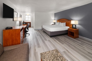 Suite, 1 King Bed, Non Smoking