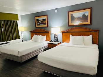 Room, 2 Queen Beds, Non Smoking