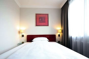 Standard Room, 1 Queen Bed