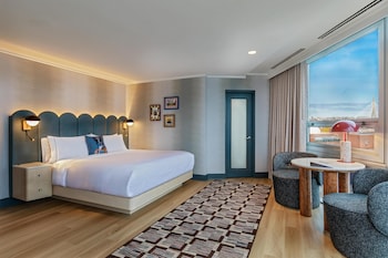 Deluxe Room, 1 King Bed (Panorama)