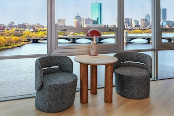 Deluxe Room, 1 King Bed, River View (East Tower)