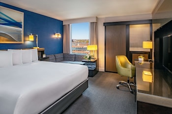 Room, 1 King Bed, Accessible, City View (Roll-In Shower)