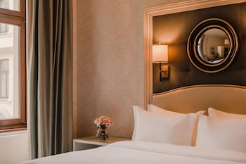 Junior Suite, 1 Bedroom, Courtyard View