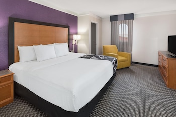 Deluxe Room, 1 King Bed, Non Smoking (Microwave & Refrigerator)