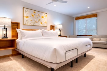 Signature Condo, Fireplace (Montaneros 222)
