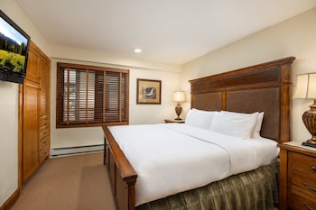 Signature Condo, Fireplace (Montaneros 420)