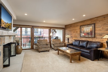 Premier Condo, Fireplace (Montaneros 321)