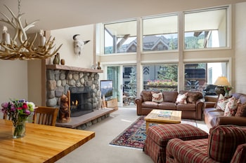 Premier Condo, Fireplace (Montaneros 408)