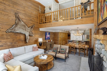 Premier Condo, Fireplace (Montaneros 406)