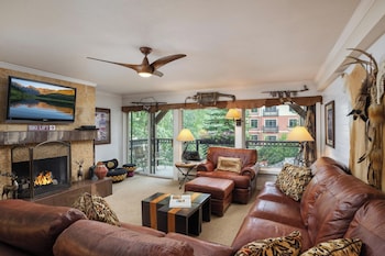 Premier Condo, Fireplace (Montaneros 204)