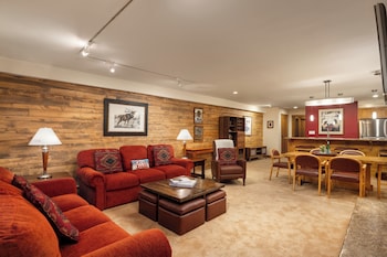 Premier Condo, Fireplace (Montaneros 202)