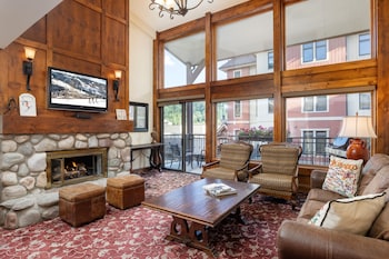 Signature Condo, Fireplace (Montaneros 420)