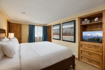 Premier Condo, Fireplace (Montaneros 417)