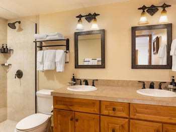 Premier Condo, Fireplace (Montaneros 418)