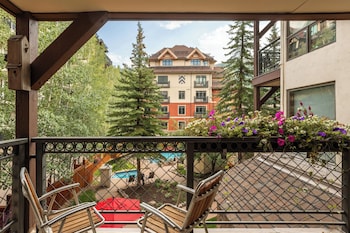 Premier Condo, Fireplace (Montaneros 204)