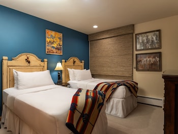 Signature Condo, Fireplace (Montaneros 218)