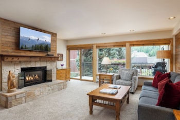 Premier Condo, Fireplace (Montaneros 314)