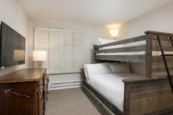 Signature Condo, Fireplace (Montaneros 410)