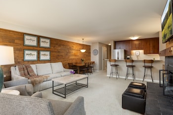 Premier Condo, Fireplace (Montaneros 320)