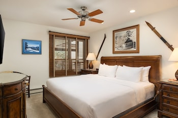 Signature Condo, Fireplace (Montaneros 318)