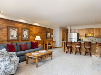 Premier Condo, Fireplace (Montaneros 314)