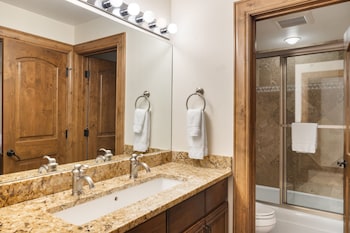 Premier Condo, Fireplace (Montaneros 321)