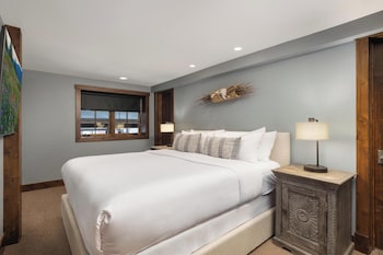 Signature Condo, Fireplace (Montaneros 421)