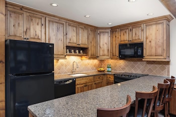 Premier Condo, Fireplace (Montaneros 414)