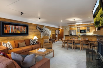 Premier Condo, Fireplace (Montaneros 202)