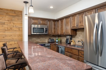 Premier Condo, Fireplace (Montaneros 321)