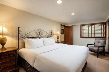 Signature Condo, Fireplace (Montaneros 420)