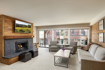 Premier Condo, Fireplace (Montaneros 320)