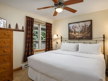Premier Condo, Fireplace (Montaneros 308)