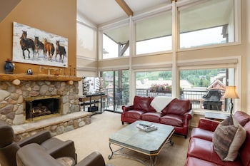 Premier Condo, Fireplace (Montaneros 416)