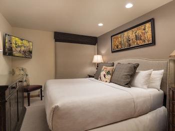 Signature Condo, Fireplace (Montaneros 218)