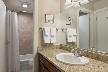 Premier Condo, Fireplace (Montaneros 320)