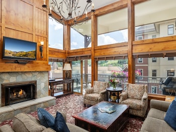 Premier Condo, Fireplace (Montaneros 418)