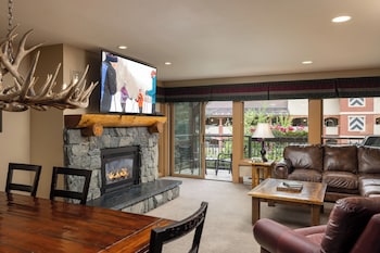 Premier Condo, Fireplace (Montaneros 216)