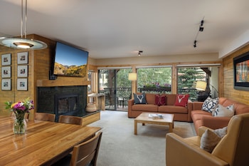Premier Condo, Fireplace (Montaneros 202)