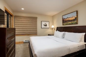 Signature Condo, Fireplace (Montaneros 220)