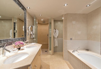 Junior Family Suite, Lake View (80 m²)