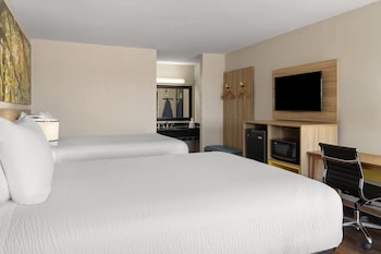 Room, 2 Queen Beds, Smoking
